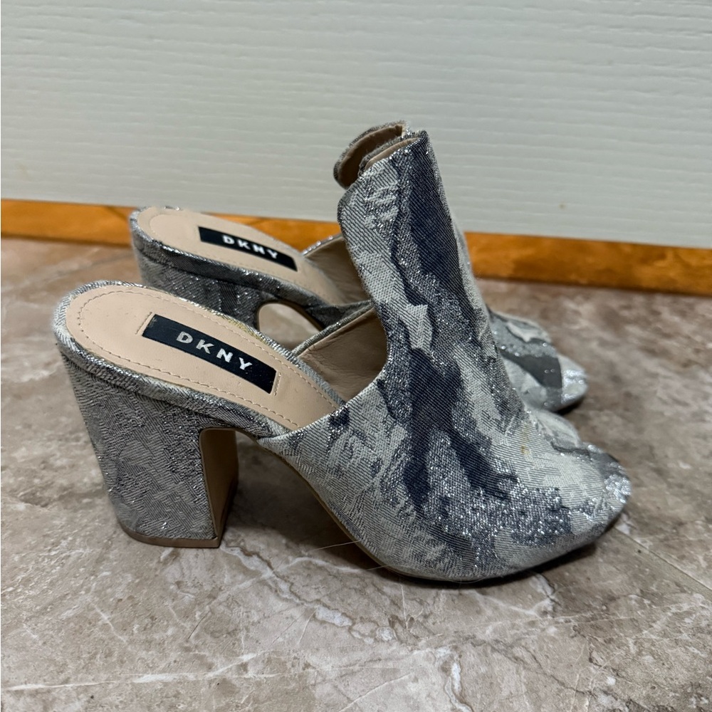 DKNY Women's Textured Gray Mules - Picture 3 of 6